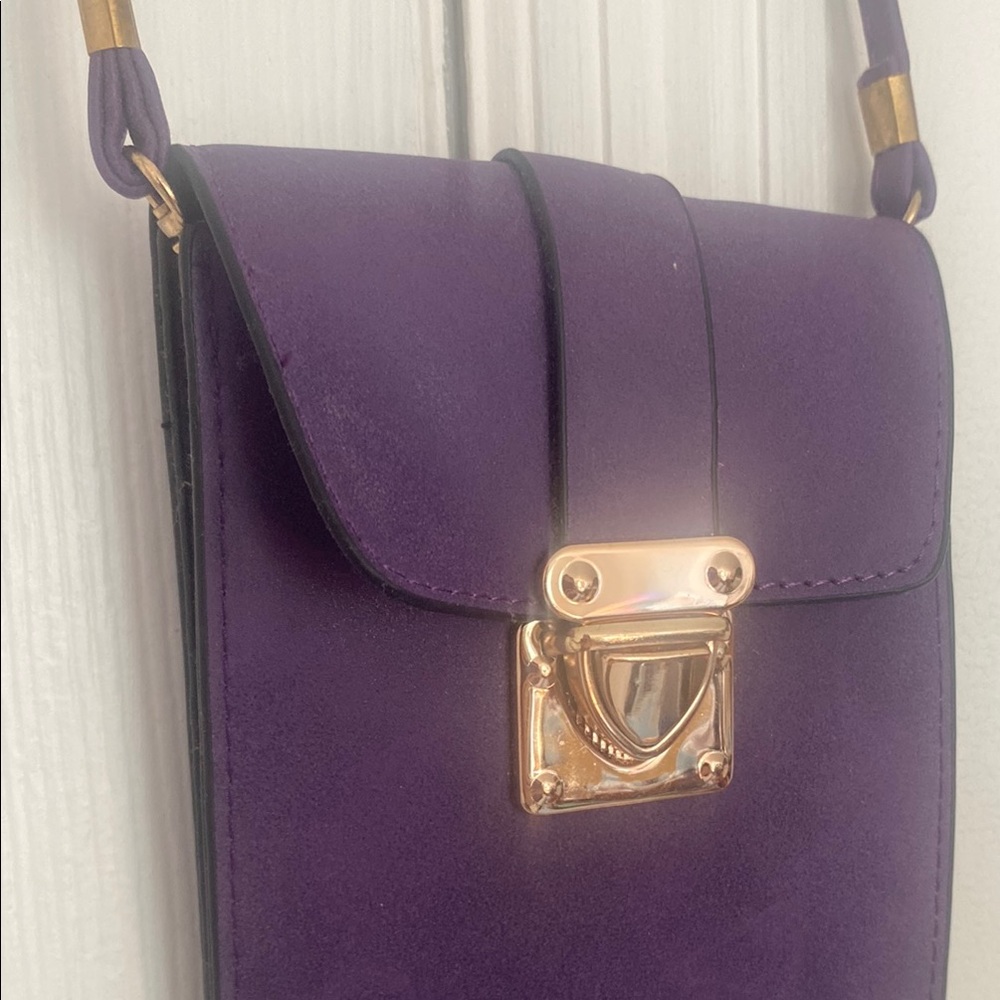 Purple Crossbody Bag with Gold Clasp - Picture 3 of 6